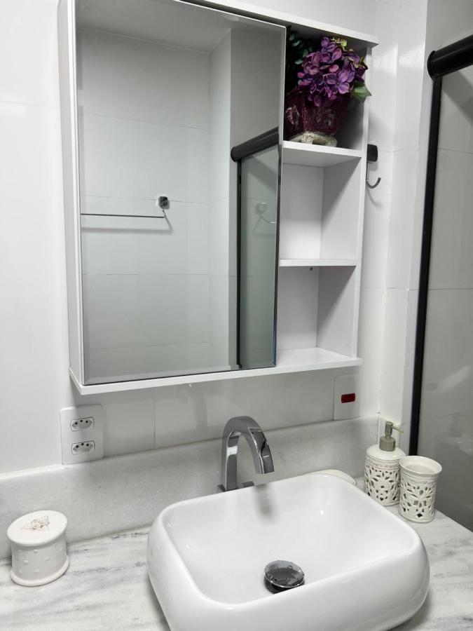 Perto Da C Vaga E Arrumadeira E Janelas Anti Ruidos Apartment